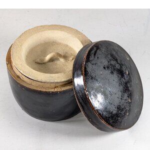 Antique Chinese Ceramic Pot with lid, post 1850s storage container